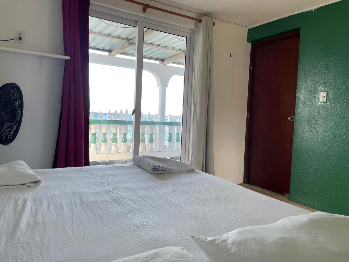 The Wave Hostel Corn Island Brig Bay ภายนอก รูปภาพ