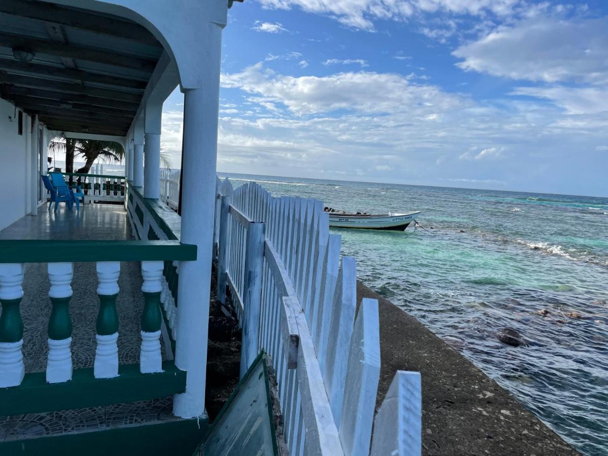 The Wave Hostel Corn Island Brig Bay ภายนอก รูปภาพ